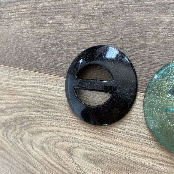 SET OF 2 VINTAGE SPARKLY GLITTERY BUCKLE SCARF SLIDER - Picture 5 of 8